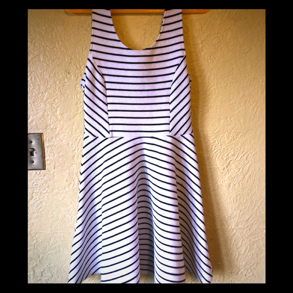 🖤Lush white and black stripe skater dress🖤sz Med